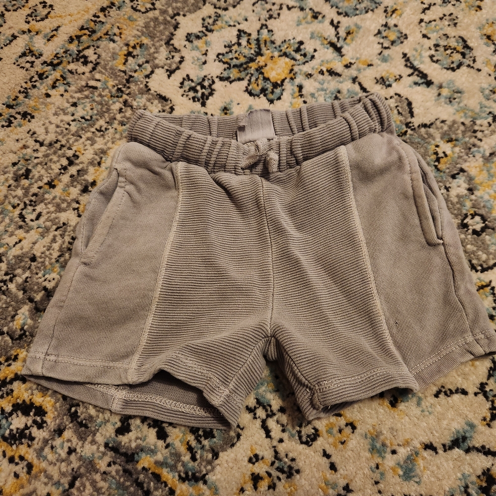 Ribbed Detail Shorts